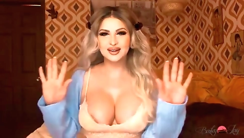 Sexy, andra in pussy video