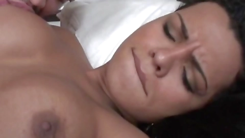 Hot babe fucks like a slutty chick